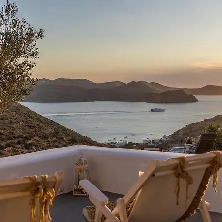 Milos Sunset Delux Apartment Tripiti